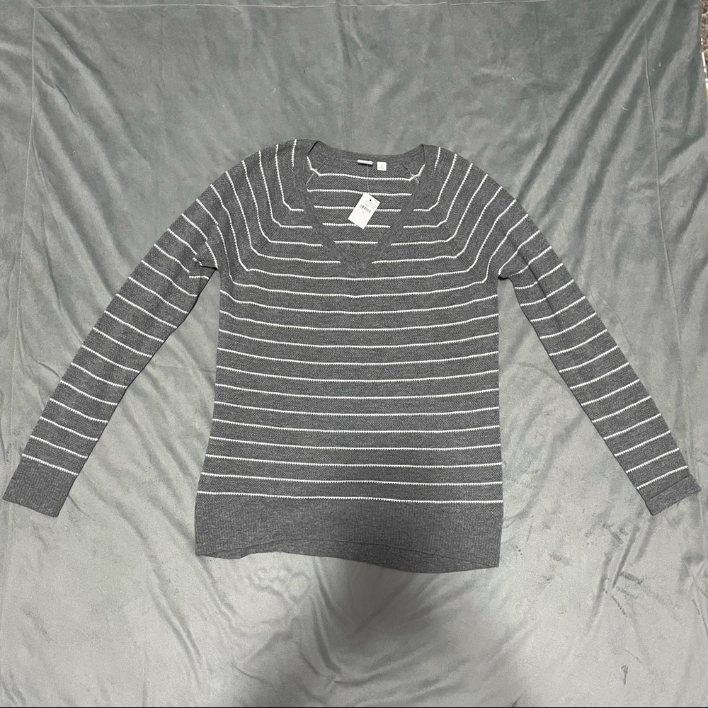 GAP Grey White Striped V Neck Sweater NWT Size S